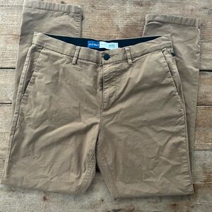 Old Navy Men's ultimate tech slim with built in flex.